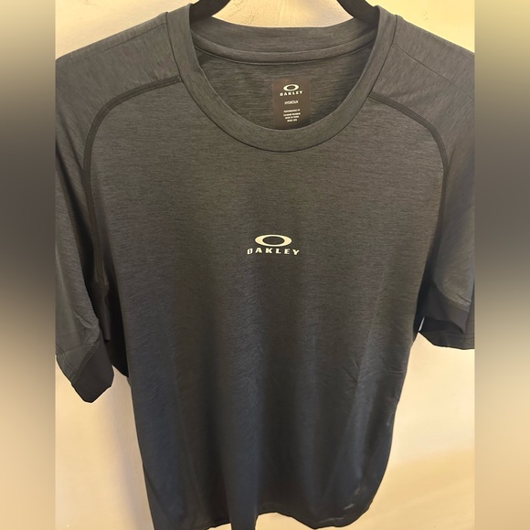 Oakley Mens Hydrolix Performance Fit T-shirt - Picture 2 of 8